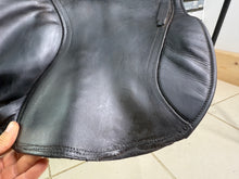 Load image into Gallery viewer, 17 1/2” MW Albion Kontact Dual/Double Flap Jump Saddle - Brown