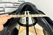 Load image into Gallery viewer, 17 1/2” MW Ideal VSD Saddle - Black