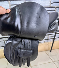 Load image into Gallery viewer, 17 1/2” MW Paul Jones GP Saddle - Black