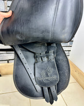 Load image into Gallery viewer, 17” XW Thorowgood Maxam Cob GP Saddle - Black