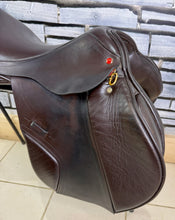Load image into Gallery viewer, 17 1/2” Medium Albion K2 Jump Saddle - Brown
