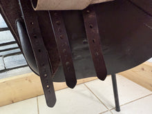 Load image into Gallery viewer, 17 1/2” MW/Changeable Gullet Kent &amp; Masters S Series Jump Saddle - Brown