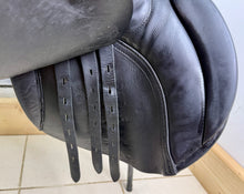 Load image into Gallery viewer, 18” Wide Jeffries Falcon Hawk Event Saddle - Black