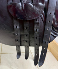 Load image into Gallery viewer, 17 1/2” Medium Albion Selecta GP Saddle -Black- Changeable Knee Pads