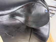 Load image into Gallery viewer, 17” Wide Ideal/Martin Wilkinson Suzannah Dressage Saddle - Black
