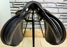 Load image into Gallery viewer, 17” Wide Farrington/Shires GP Saddle - Black