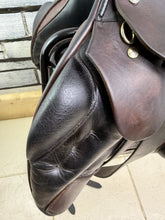 Load image into Gallery viewer, 17” Medium-MW Black Country Vinici MonoFlap Jump Saddle -Brown/Black- Jumping/XC