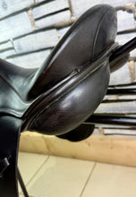 Load image into Gallery viewer, 17 1/2” XW Silhouette Cob WH/VSD/GP Saddle - Black
