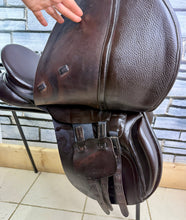 Load image into Gallery viewer, 17 1/2” Wide Albion K2 Adjusta GP Saddle - Brown