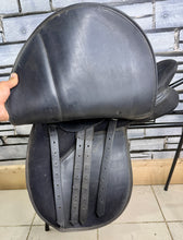 Load image into Gallery viewer, 17 1/2” XXW Thorowgood Griffin Cob GP Saddle - Black - Extra Wide - Flat Tree - 4 Straps