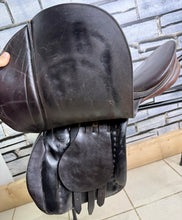 Load image into Gallery viewer, 18” 28.5 (M) Kloster Schonthal Pandur GP Saddle - Brown