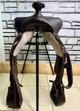 Load image into Gallery viewer, 15” Western Saddle, K&amp;B Saddlery, Iowa -Round Skirt- SQB - Brown