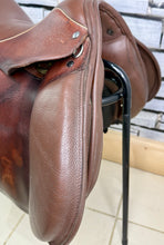 Load image into Gallery viewer, 17 1/2” Wide Loxley by Bliss GP Saddle - Brown