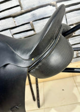 Load image into Gallery viewer, 17” MN Albion SL Dressage Saddle - Black