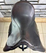 Load image into Gallery viewer, 17 1/2” XW Black Country WH/Show Saddle - Dark Havana