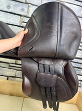 Load image into Gallery viewer, 17” MW Paul Jones Jump Saddle - Brown
