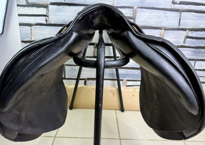 17 1/2” MW Eric Thomas Jump Saddle - Black