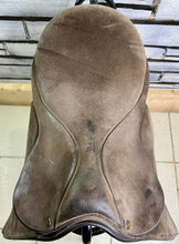 Load image into Gallery viewer, 18” Wide-XW Fylde Show/Working Hunter Saddle -Brown- Suede Top