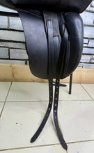 Load image into Gallery viewer, 17” Medium Albion Style Dressage Saddle - Black