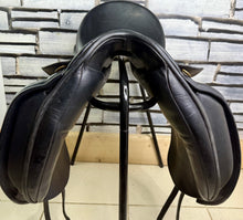 Load image into Gallery viewer, 18” Wide Ideal/Martin Wilkinson Suzannah Dressage Saddle - Black