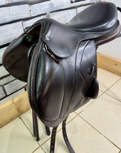Load image into Gallery viewer, 17” +1 (MW) Equipe Synergy Monoflap Jump Saddle - Brown -2018
