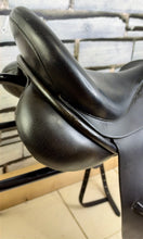Load image into Gallery viewer, 17” MW Ideal/Martin Wilkinson Suzannah Dressage Saddle - Black