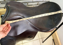 Load image into Gallery viewer, 17 1/2” Wide Paul Jones Working Hunter Saddle -Brown- Suede Seat &amp; Knees