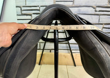 Load image into Gallery viewer, 17” XW Thorowgood Griffin Cob GP Saddle - Black - Extra Wide - Flat Tree - 4 Straps