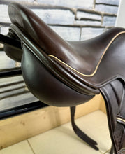 Load image into Gallery viewer, 16 1/2” Wide R.S. Saddles Excelle Monoflap Jump Saddle - Brown