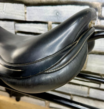 Load image into Gallery viewer, 16” Medium (33) Prestige John Whitaker Junior Pony Jumping Saddle - Black