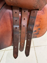 Load image into Gallery viewer, 17 1/2” XW-XXW Frank Baines Balance Zenith Jump Saddle - Tan