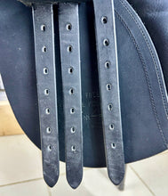 Load image into Gallery viewer, 15 1/2” MW Jackie Roberts GP Saddle - Black