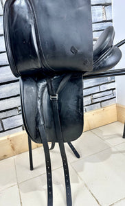 17” Wide Silhouette Dressage Saddle - Black