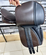 Load image into Gallery viewer, 15 1/2” MW Black Country Pony GP Saddle - Brown