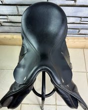 Load image into Gallery viewer, 17 1/2” Medium/Changeable Gullet Thorowgood High Wither T6 GP Saddle - Black