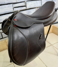 Load image into Gallery viewer, 17” MW/Wide Whitaker Madrid Jump Saddle - Brown