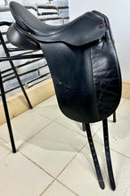 Load image into Gallery viewer, 17” MN Albion SL Dressage Saddle - Black