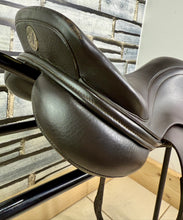 Load image into Gallery viewer, 17” Medium Albion K3 MonoFlap Jump Saddle - Brown