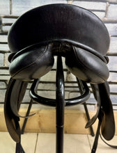 Load image into Gallery viewer, 17” Medium Kieffer Wien DL Dressage Saddle - Black