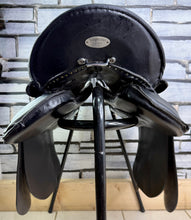 Load image into Gallery viewer, 17” Wide Trapezius Panel Saddle - Black