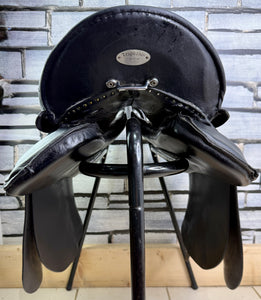17” Wide Trapezius Panel Saddle - Black