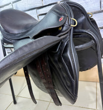 Load image into Gallery viewer, 17 1/2” Wide Albion Selecta WH/GP/Jump Saddle - Brown