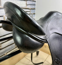 Load image into Gallery viewer, 18” Medium Ideal Suzannah Dressage Saddle - Black