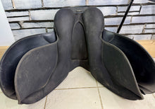 Load image into Gallery viewer, 17 1/2” XXW Thorowgood Griffin Cob GP Saddle - Black - Extra Wide - Flat Tree - 4 Straps