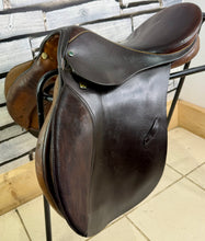 Load image into Gallery viewer, 17” 30 (MW) Stubben Siegfried GP Hunting Saddle - Brown - Suede Knees