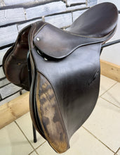 Load image into Gallery viewer, 18” 28.5 (M) Kloster Schonthal Pandur GP Saddle - Brown