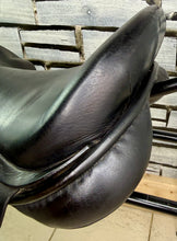 Load image into Gallery viewer, 17” XXW Hamilton Balance GP Saddle - Black - 7X Wide