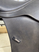 Load image into Gallery viewer, 17” M/Changeable Gullet Wintec Dressage Saddle - Black