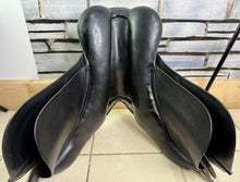 Load image into Gallery viewer, 17 1/2” MW Albion K2 GP Saddle - Black -Big Blocks- Mega Comfy