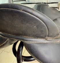 Load image into Gallery viewer, 17 1/2” Wide/Changeable Gullet Wintec 500 GP Saddle - Black